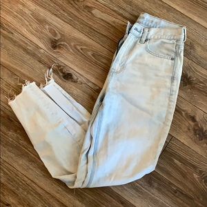 American Eagle Light wash high rise Mom Jeans